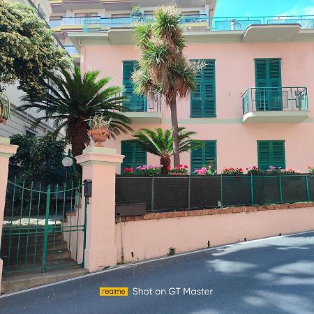 Villa Arcobaleno Rondo Garibaldi San Remo Buitenkant foto