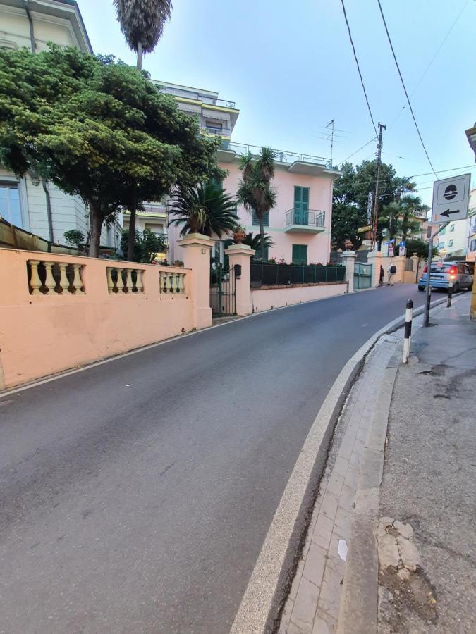 Villa Arcobaleno Rondo Garibaldi San Remo Buitenkant foto